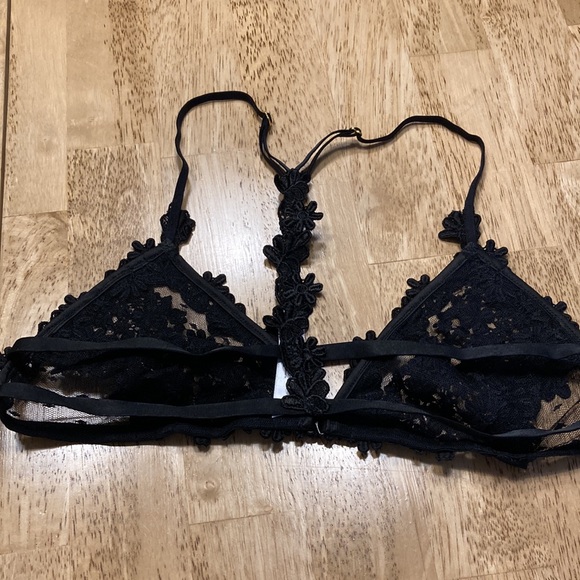 2 Lovely bras - Picture 4 of 16